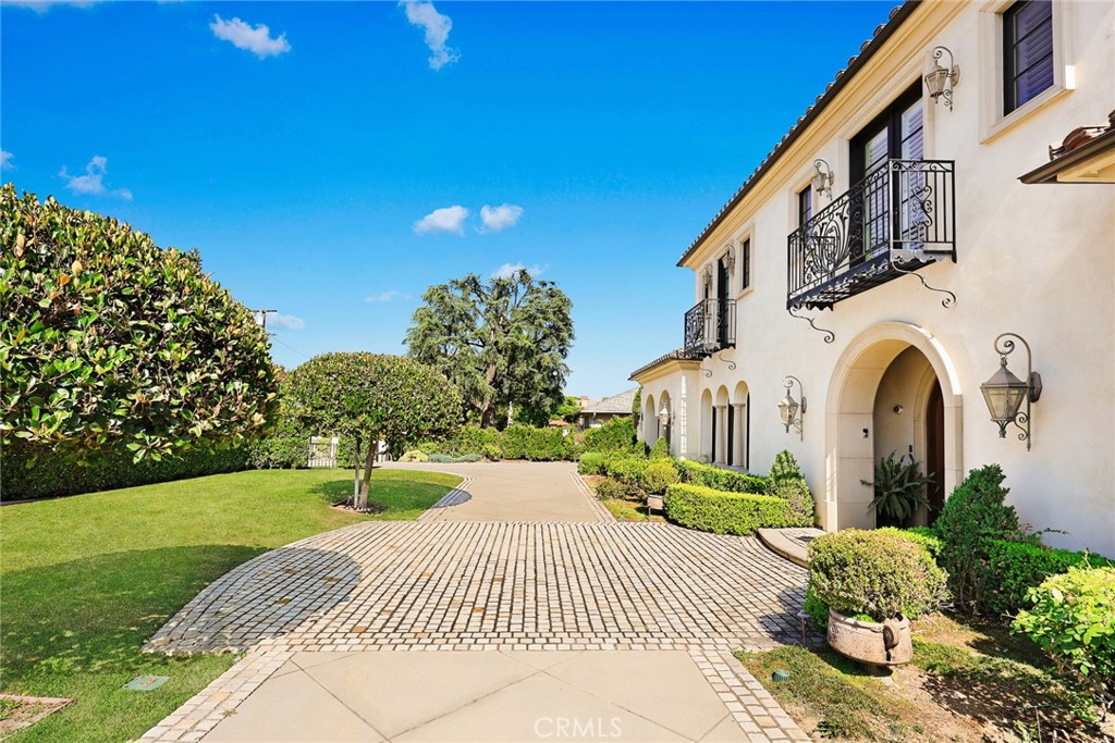 312 W Palm Drive
