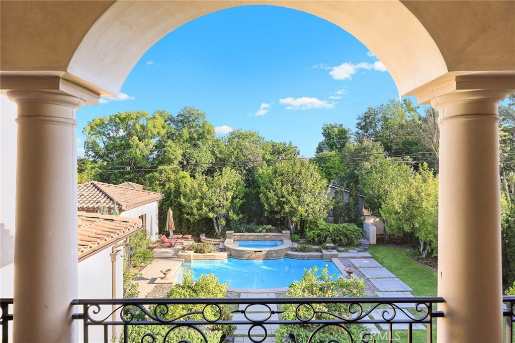 312 W Palm Drive