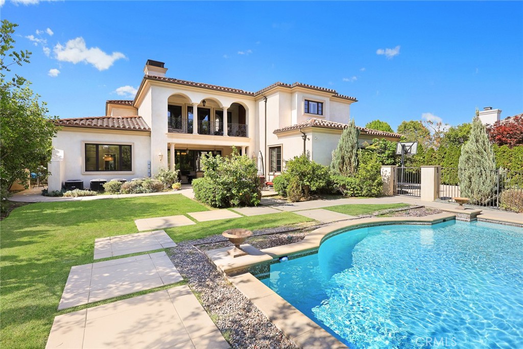 312 W Palm Drive