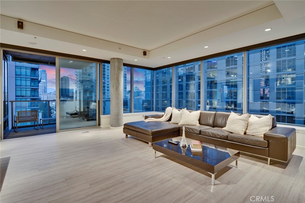 1155 S Grand Avenue 1017