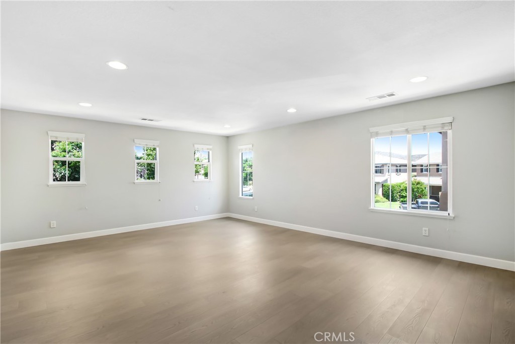 41026 Crimson Pillar Lane