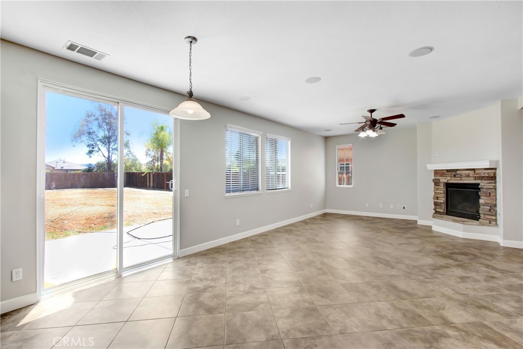 41026 Crimson Pillar Lane