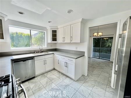221 S Gale Drive 206