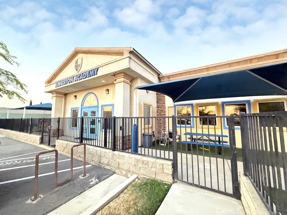 6048 Etiwanda Avenue