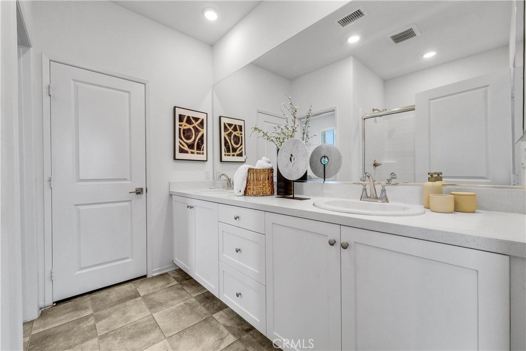 5584 Kate Way