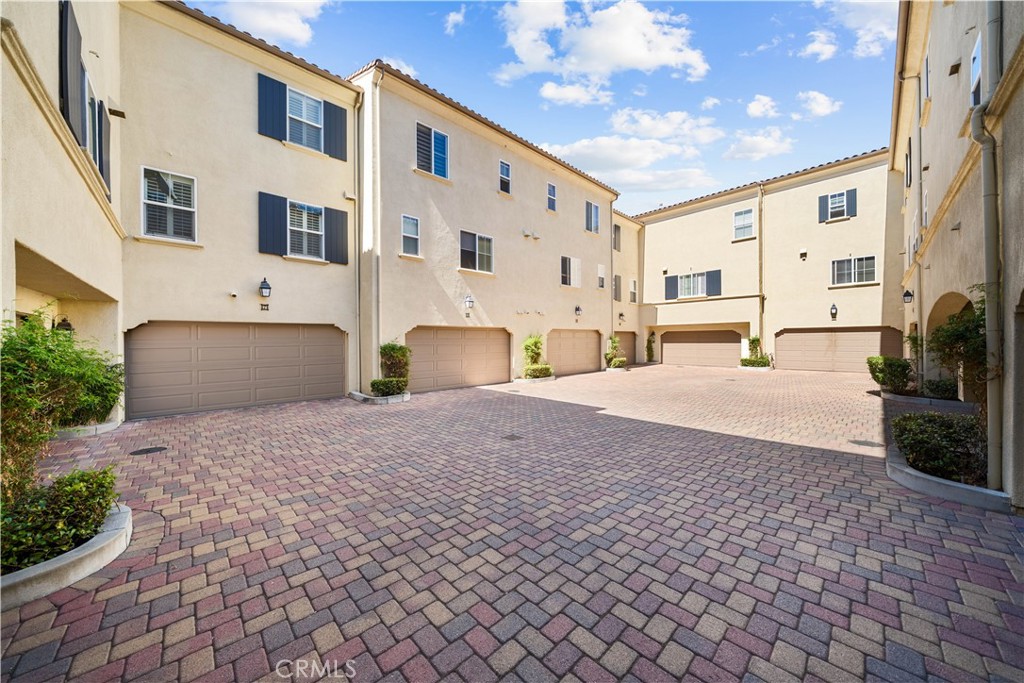 933 Terrace Lane W 7