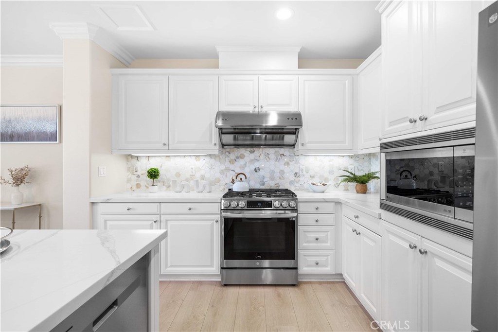 933 Terrace Lane W 7