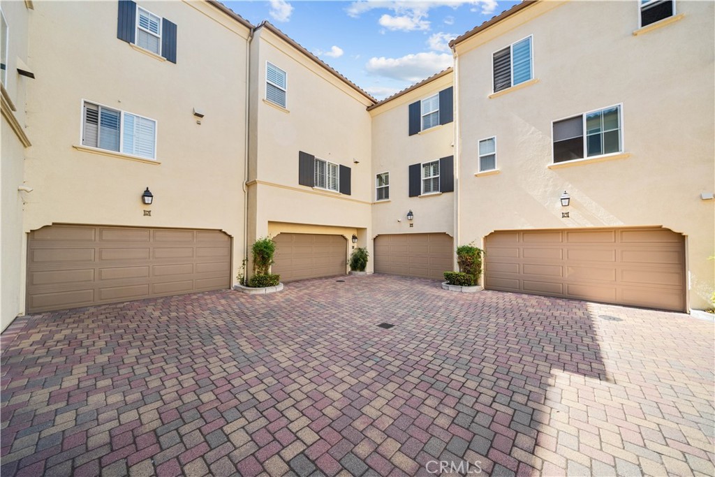 933 Terrace Lane W 7