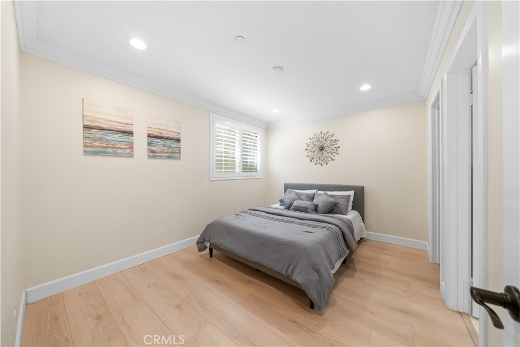 933 Terrace Lane W 7