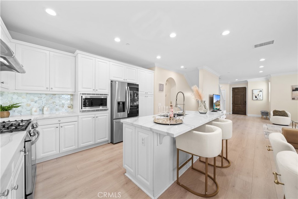 933 Terrace Lane W 7