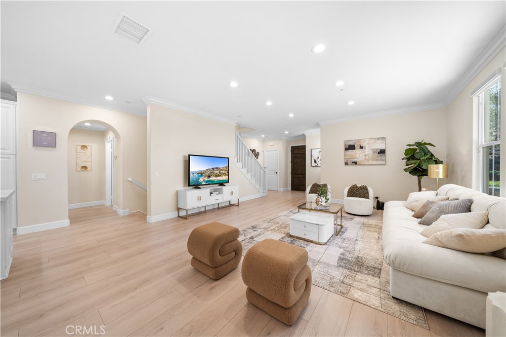 933 Terrace Lane W 7