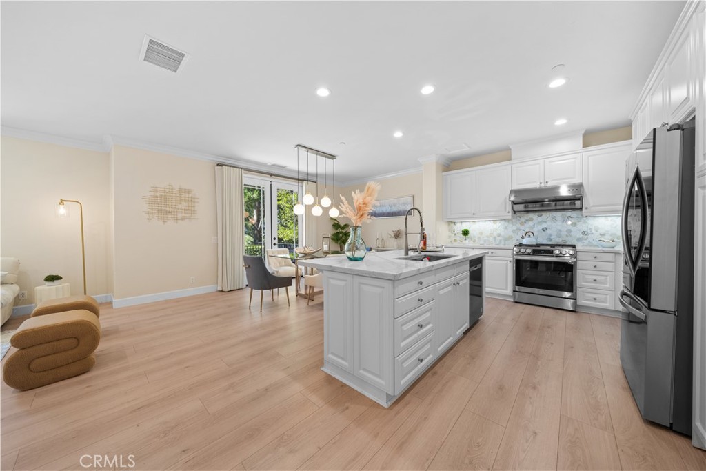 933 Terrace Lane W 7