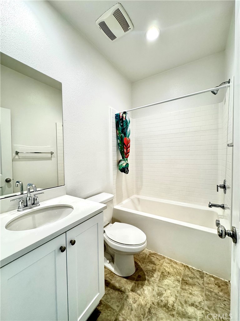 2932 E Copperhill Street