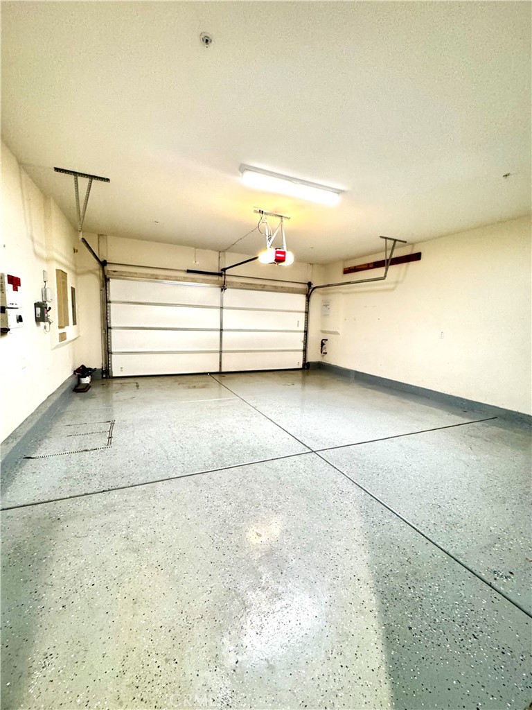 2932 E Copperhill Street