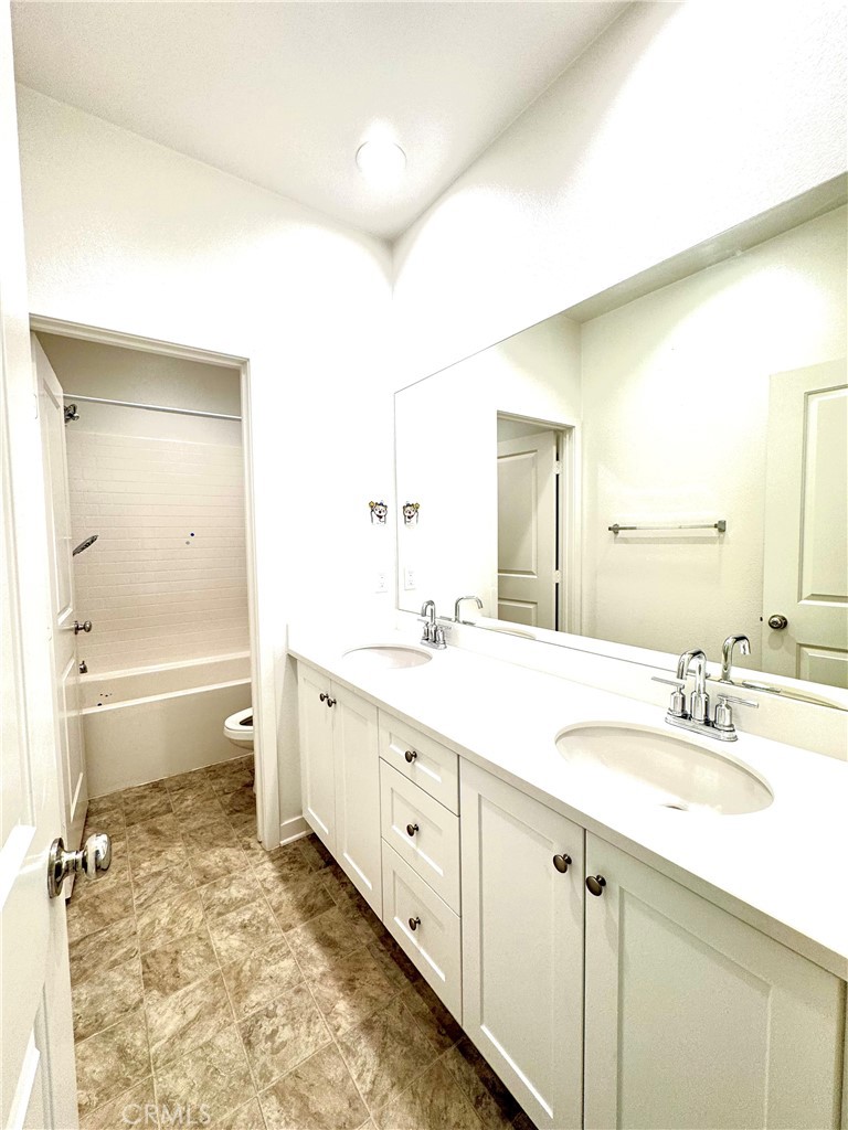 2932 E Copperhill Street