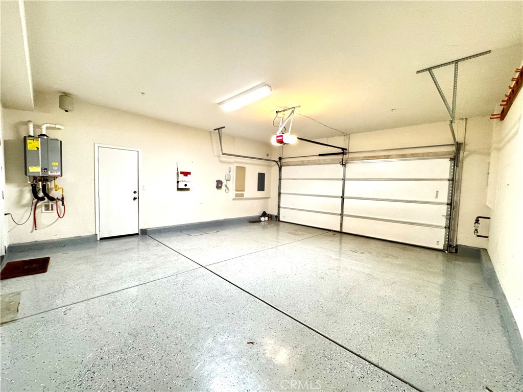 2932 E Copperhill Street