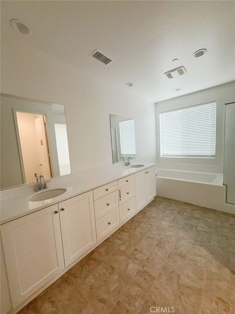 2932 E Copperhill Street