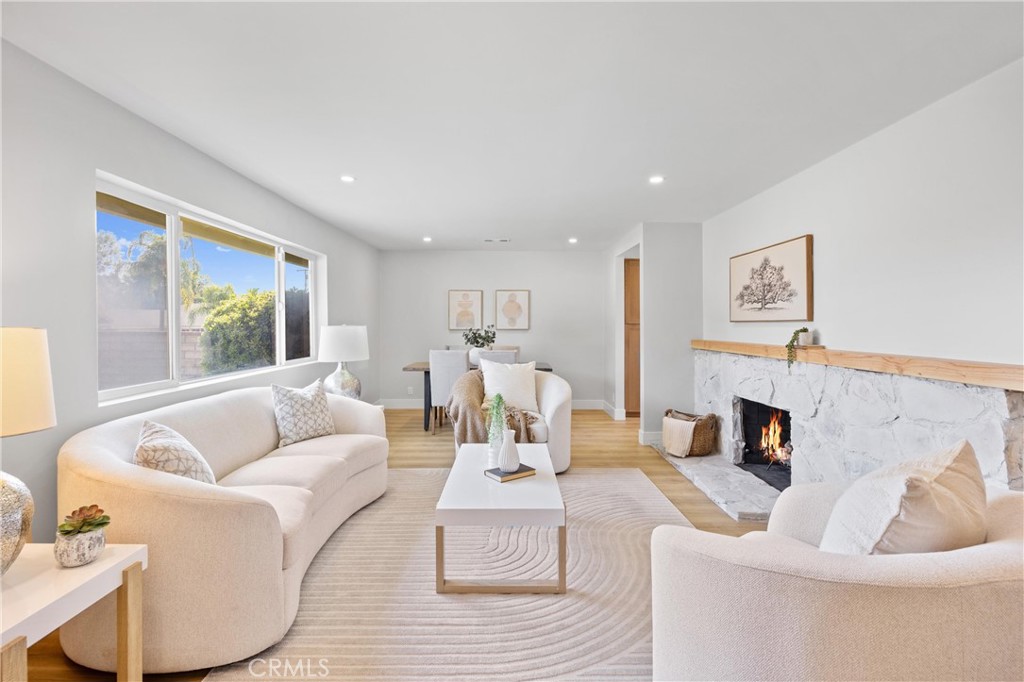 1501 E Maplegrove Street