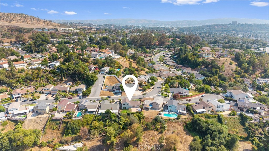 1501 E Maplegrove Street