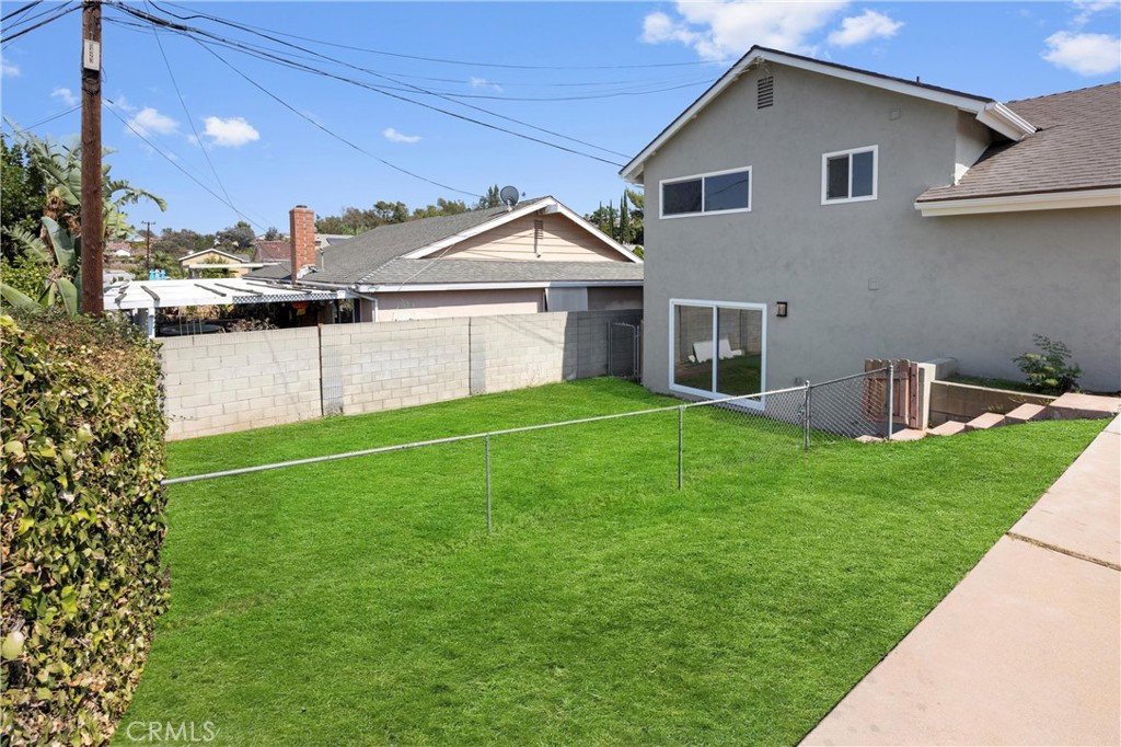 1501 E Maplegrove Street