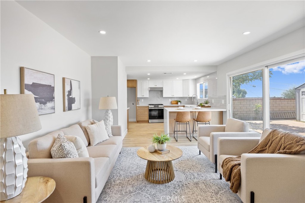 1501 E Maplegrove Street