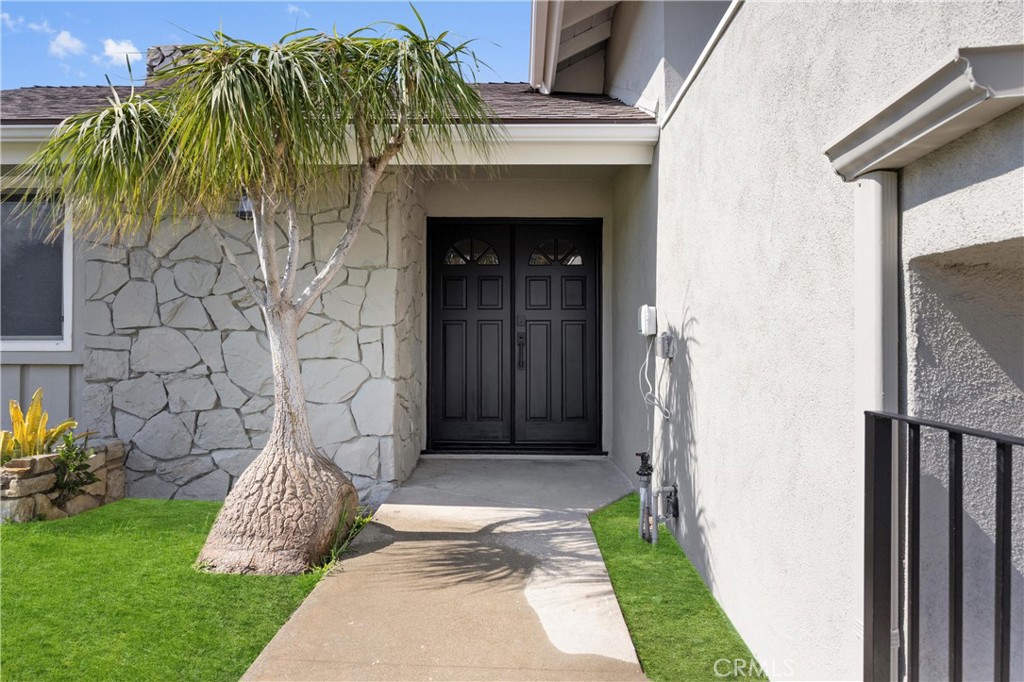 1501 E Maplegrove Street