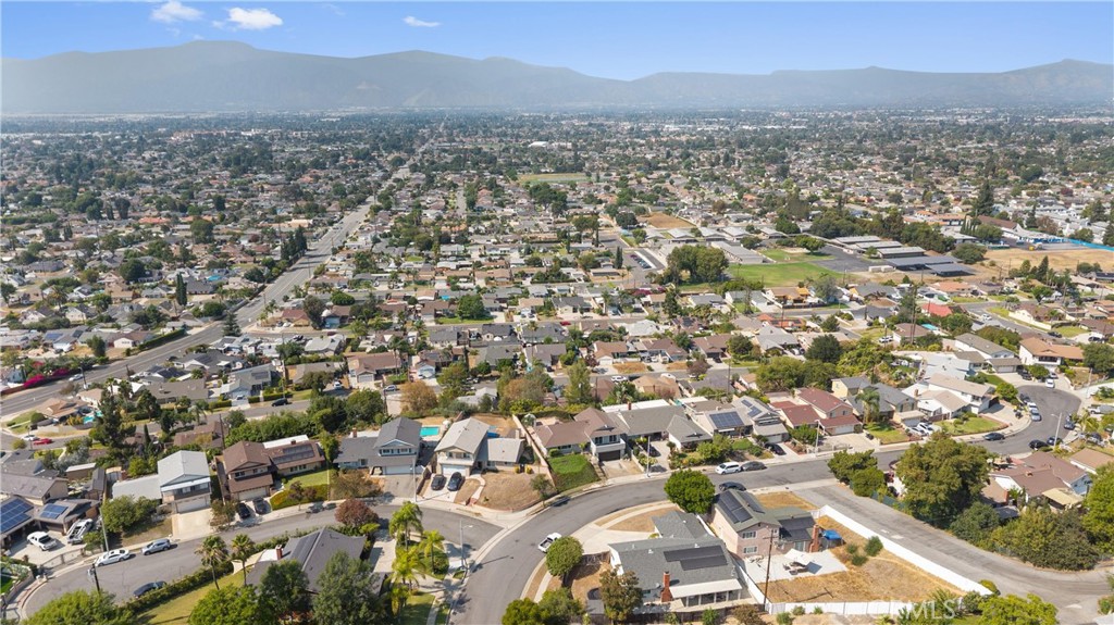 1501 E Maplegrove Street