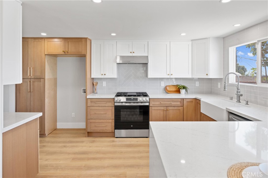 1501 E Maplegrove Street