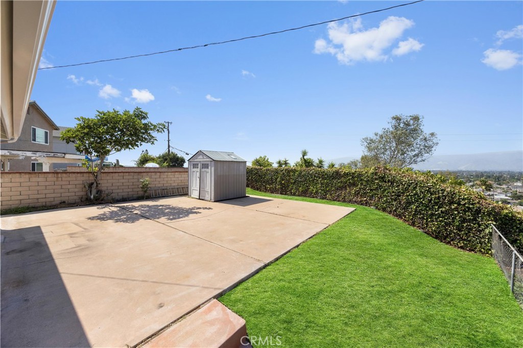 1501 E Maplegrove Street