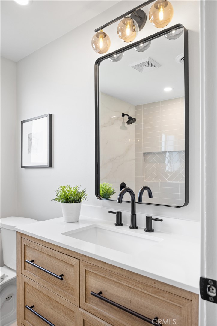 1501 E Maplegrove Street