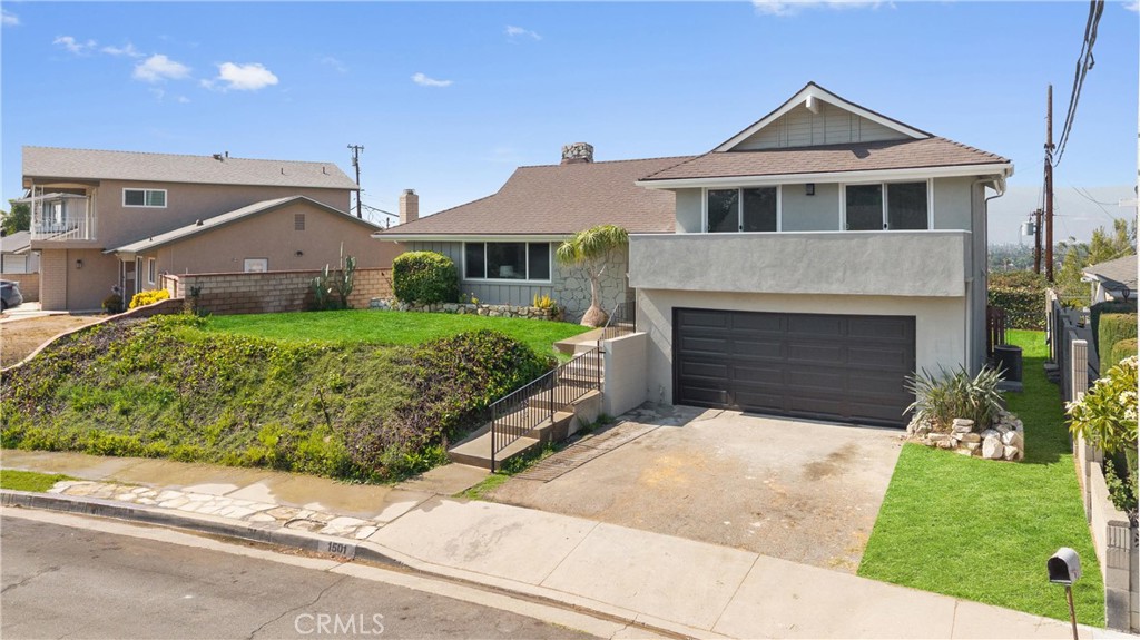 1501 E Maplegrove Street