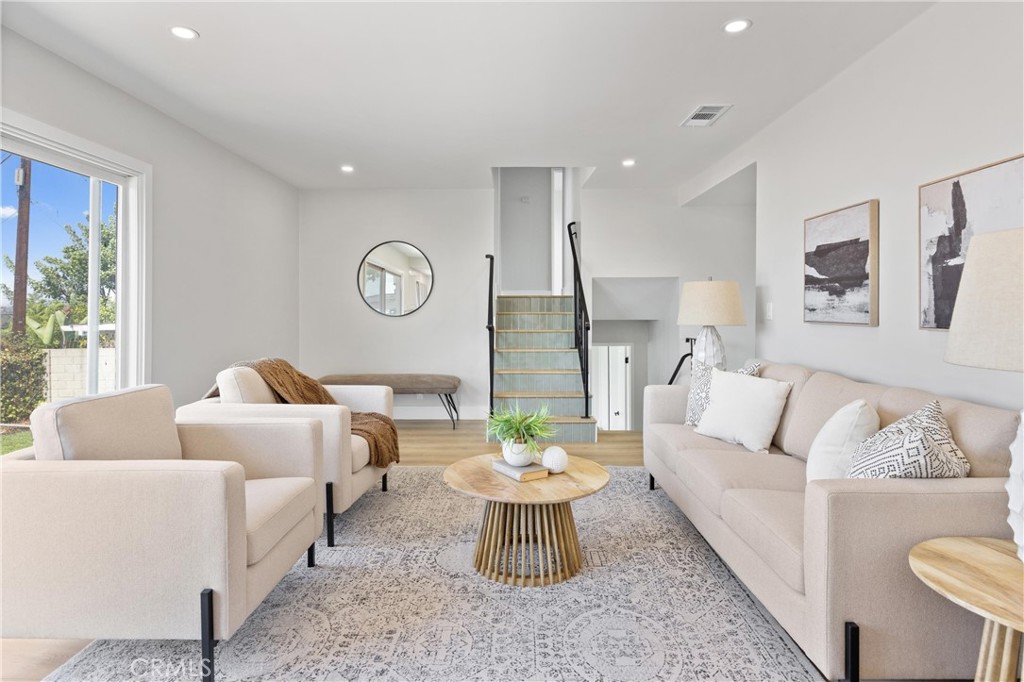 1501 E Maplegrove Street