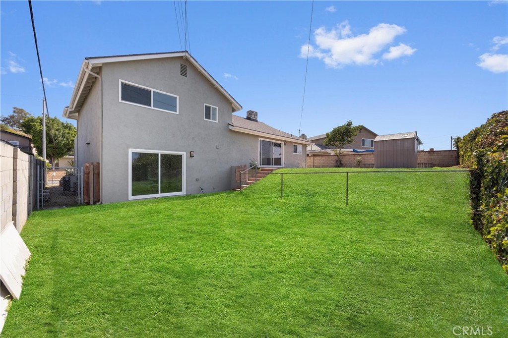 1501 E Maplegrove Street