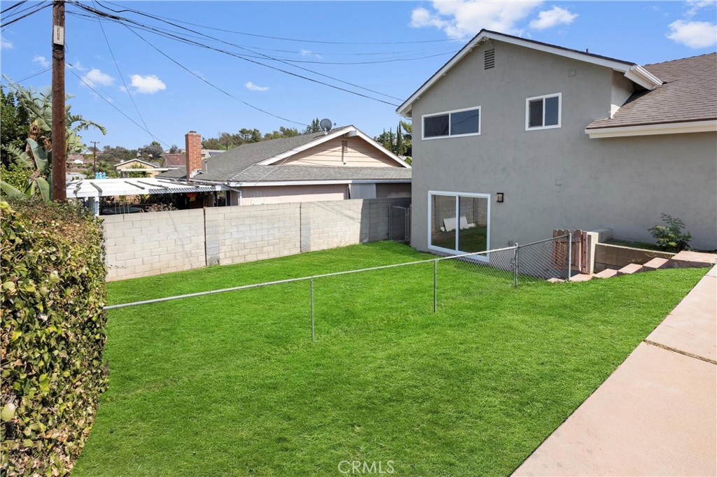 1501 E Maplegrove Street