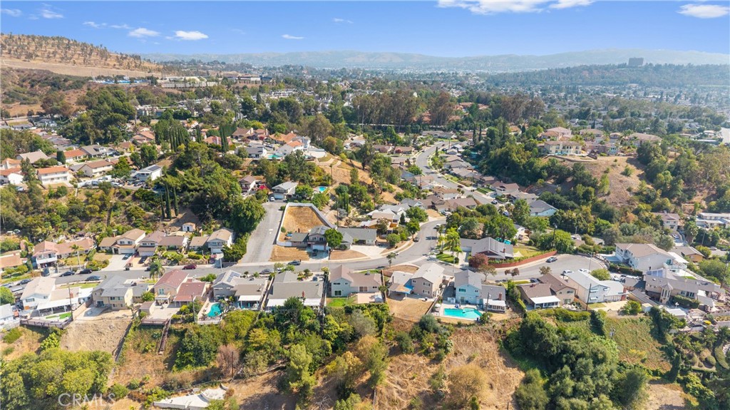 1501 E Maplegrove Street