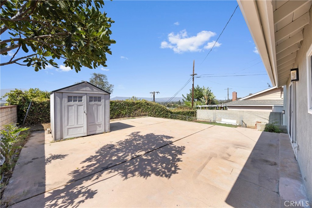 1501 E Maplegrove Street