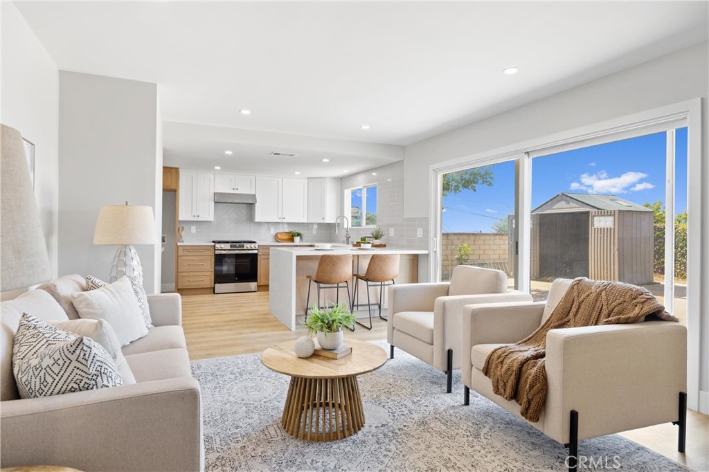 1501 E Maplegrove Street