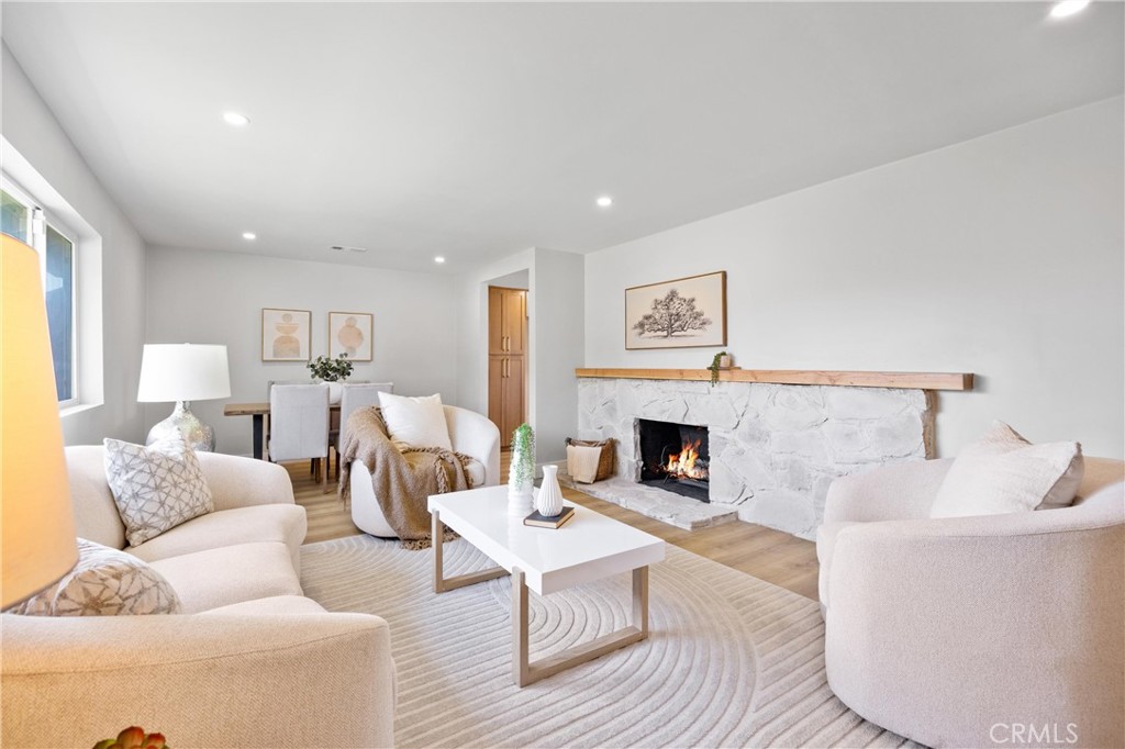 1501 E Maplegrove Street