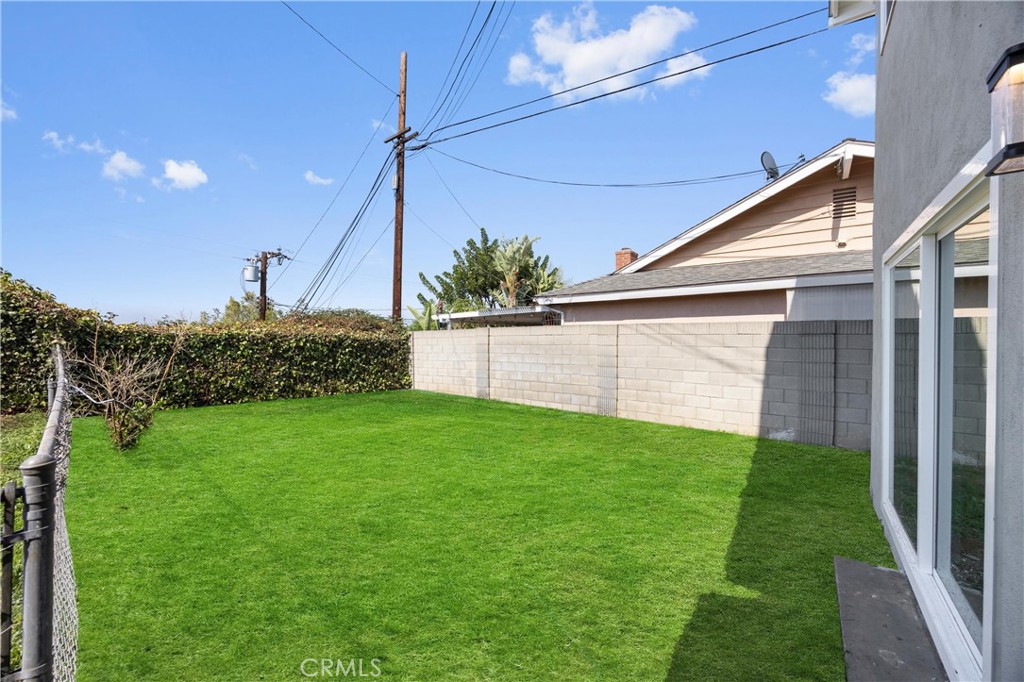 1501 E Maplegrove Street