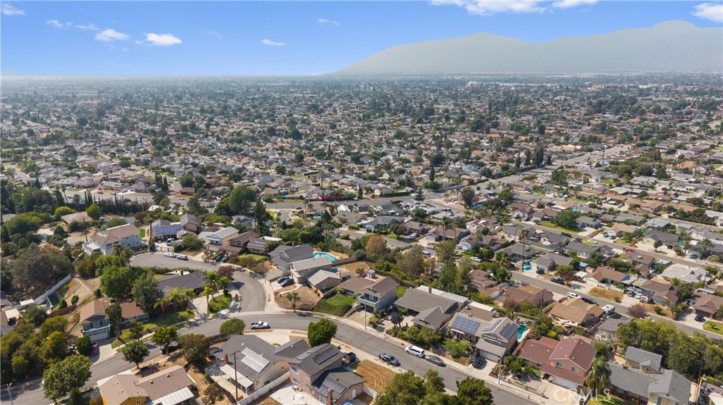 1501 E Maplegrove Street