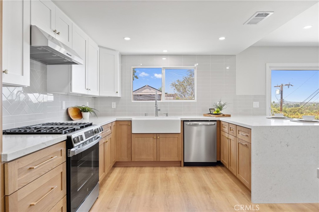 1501 E Maplegrove Street