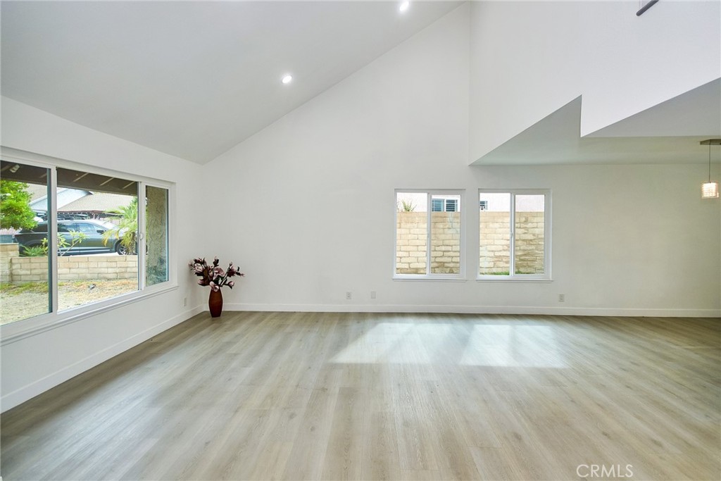 2028 E Lainie Street