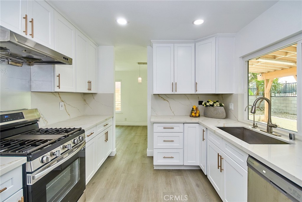 2028 E Lainie Street