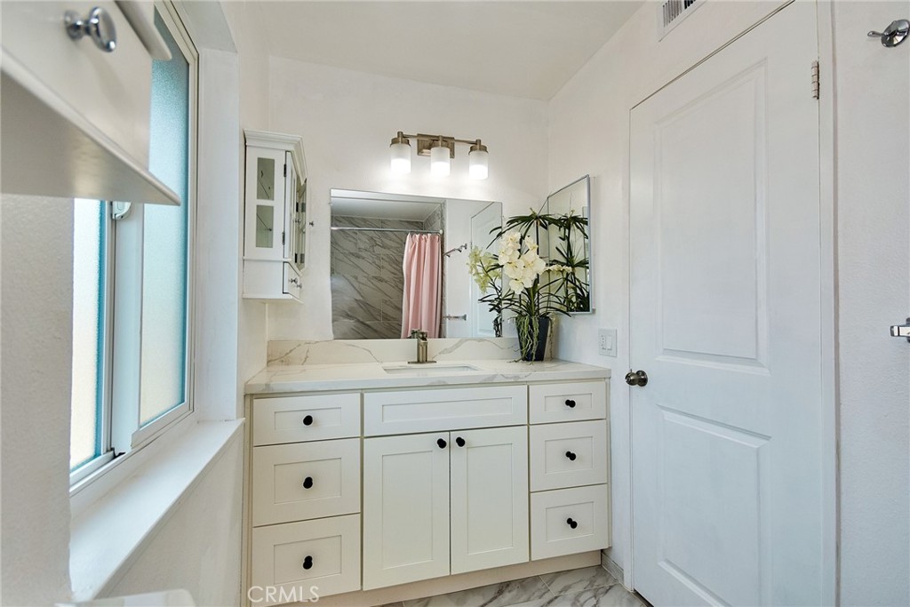 2028 E Lainie Street