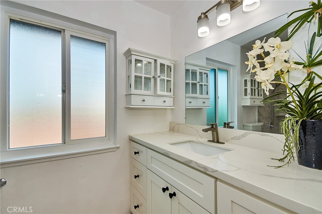 2028 E Lainie Street