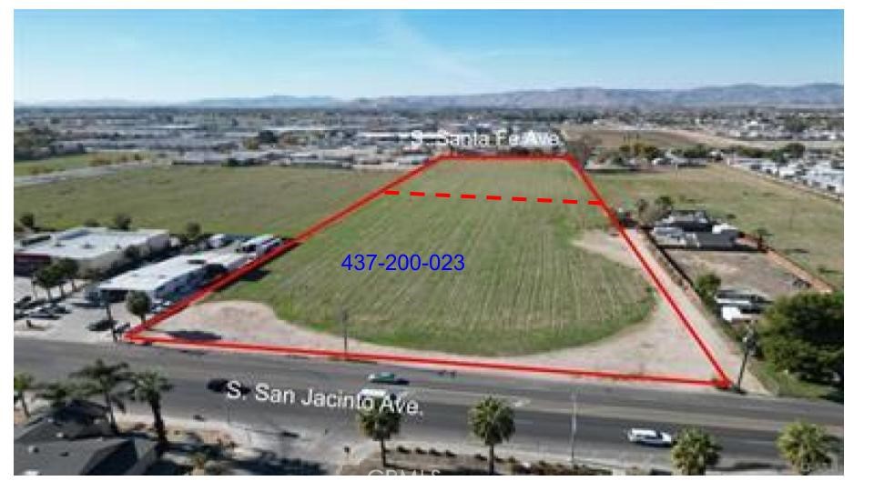 Vacant grassy parcel outlined in red beside S. San Jacinto Ave.