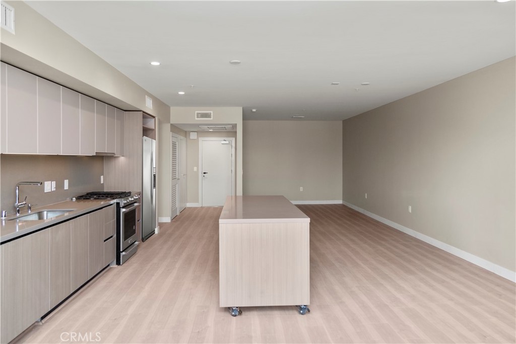 39 S Los Robles Avenue 3006