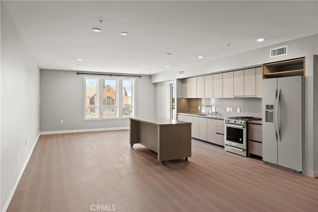 39 S Los Robles Avenue 3006