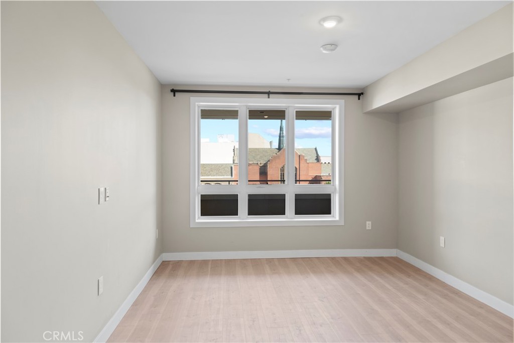 39 S Los Robles Avenue 3006