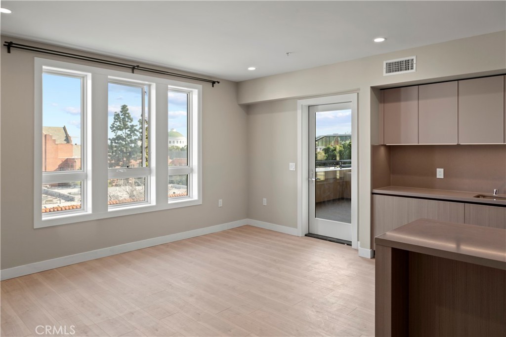 39 S Los Robles Avenue 3006